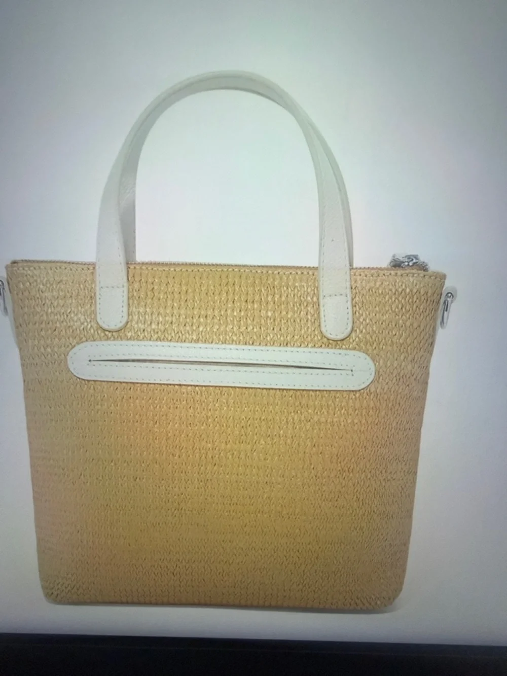 🌼🆕 Brighton Daisy Dee Tote with White Trim and Floral Accents - Picture 3 of 8